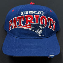Load image into Gallery viewer, Vintage New England Patriots Starter Snapback Hat