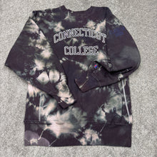 Load image into Gallery viewer, Vintage Connecticut College Custom Champion Sweatshirt L
