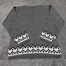 Load image into Gallery viewer, Vintage Patterned Sweater Women’s M