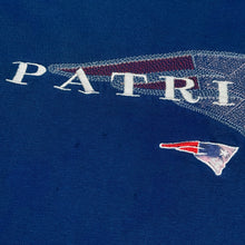 Load image into Gallery viewer, Vintage New England Patriots Starter Sweatshirt M