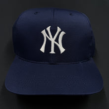 Load image into Gallery viewer, Vintage New York Yankees Twill PL Snapback Hat