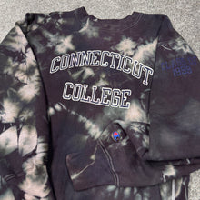 Load image into Gallery viewer, Vintage Connecticut College Custom Champion Sweatshirt L
