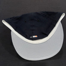 Load image into Gallery viewer, Vintage San Francisco Giants New Era Fitted Hat 7 3/4