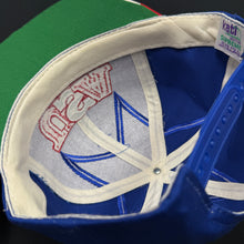 Load image into Gallery viewer, Vintage USA Flag Snapback Hat