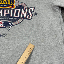 Load image into Gallery viewer, Vintage New England Patriots SB38 Champions Reebok Sweatshirt M