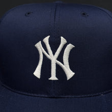 Load image into Gallery viewer, Vintage New York Yankees Twill PL Snapback Hat