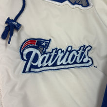 Load image into Gallery viewer, Vintage New England Patriots Apex One Puffer Jacket M