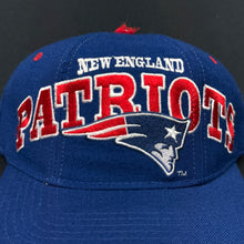 Load image into Gallery viewer, Vintage New England Patriots Starter Snapback Hat