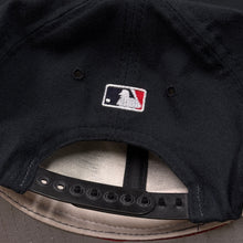 Load image into Gallery viewer, Vintage Atlanta Braves New Era Snapback Hat