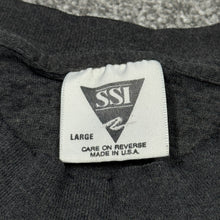 Load image into Gallery viewer, Vintage 19th Hole Cartoon Golf Shirt S/M