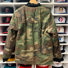 Load image into Gallery viewer, Vintage Reversible Camouflage Hunting Jacket M