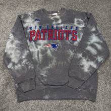 Load image into Gallery viewer, Vintage 1996 New England Patriots Custom Sweatshirt M/L
