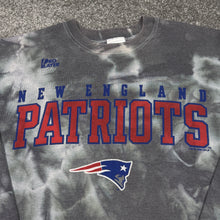 Load image into Gallery viewer, Vintage 1996 New England Patriots Custom Sweatshirt M/L