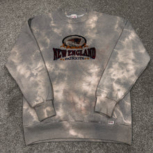 Load image into Gallery viewer, Vintage New England Patriots Sweatshirt XS/S
