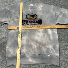 Load image into Gallery viewer, Vintage New England Patriots Sweatshirt XS/S