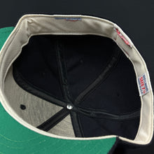 Load image into Gallery viewer, Vintage New York Yankees New Era Fitted Hat 7 1/8