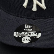 Load image into Gallery viewer, Vintage New York Yankees 2000 World Series New Era Fitted Hat 7 1/4 LP