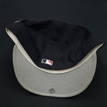 Load image into Gallery viewer, Vintage New York Yankees 2000 World Series New Era Fitted Hat 7 1/4 LP