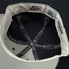 Load image into Gallery viewer, Vintage New York Yankees 2000 World Series New Era Fitted Hat 7 1/4 LP
